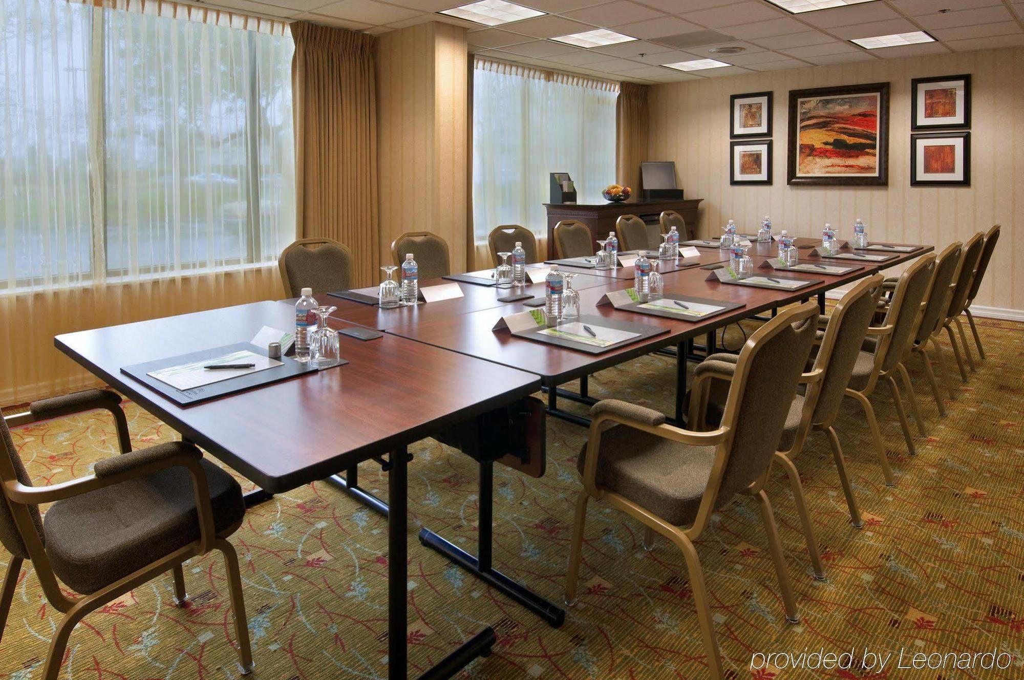 Hilton Arden West 3*